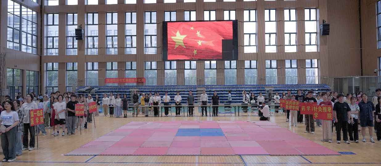 一群人站在建筑的摆设布局AI 生成的内容可能不正确。 一群人站在建筑的摆设布局AI 生成的内容可能不正确。